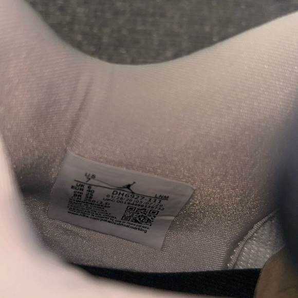 Military Jordan 4s - Picture 4 of 4